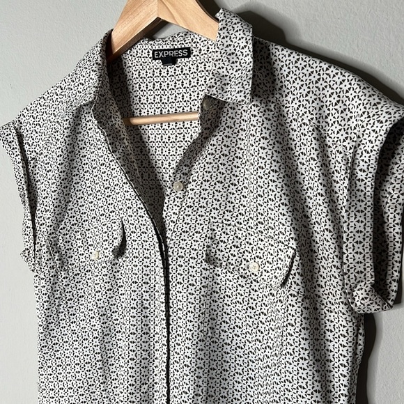 Express Geometric Print Button Front Shirt Dress in Brown & White Size Small - Picture 3 of 6